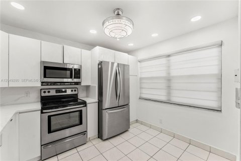 Condo in Coconut Creek, Florida, 2 bedrooms № 2145904 - photo 15