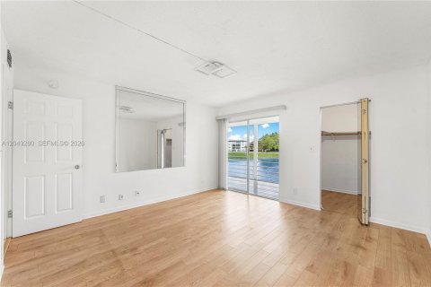 Condo in Coconut Creek, Florida, 2 bedrooms № 2145904 - photo 5