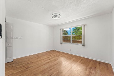 Condo in Coconut Creek, Florida, 2 bedrooms № 2145904 - photo 11