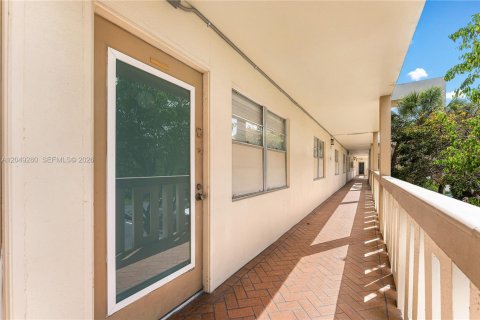 Condo in Coconut Creek, Florida, 2 bedrooms № 2145904 - photo 23