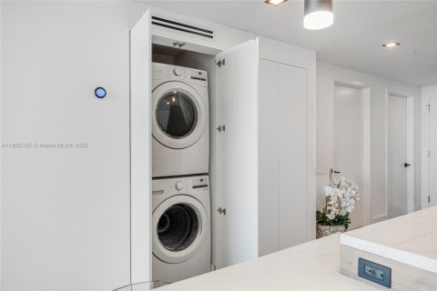 Apartamento en alquiler en Miami, Florida, 2 dormitorios, 99.68 m2 № 1944207 - foto 29