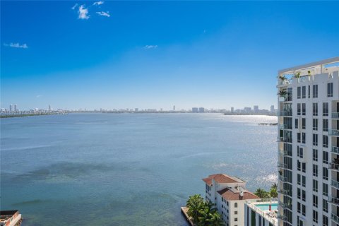 Apartamento en alquiler en Miami, Florida, 2 dormitorios, 99.68 m2 № 1944207 - foto 3
