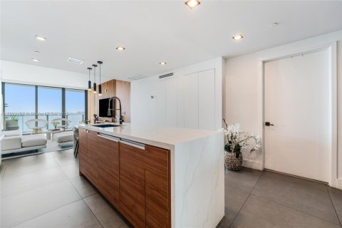 Apartamento en alquiler en Miami, Florida, 2 dormitorios, 99.68 m2 № 1944207 - foto 11