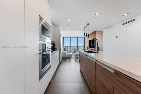 Apartamento en alquiler en Miami, Florida, 2 dormitorios, 99.68 m2 № 1944207 - foto 13