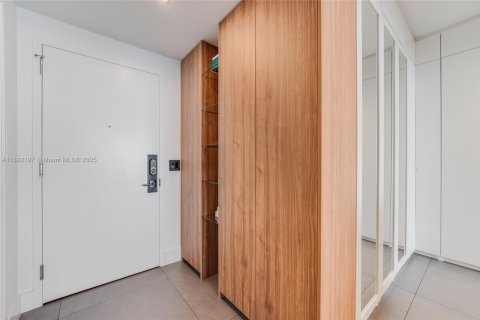 Apartamento en alquiler en Miami, Florida, 2 dormitorios, 99.68 m2 № 1944207 - foto 28