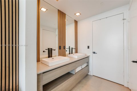 Apartamento en alquiler en Miami, Florida, 2 dormitorios, 99.68 m2 № 1944207 - foto 21