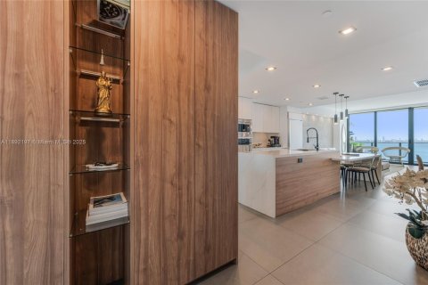Apartamento en alquiler en Miami, Florida, 2 dormitorios, 99.68 m2 № 1944207 - foto 17