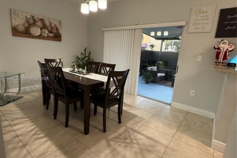 Снять в аренду таунхаус в Хомстед, Флорида 3 спальни, 127.09м2, № 2005547 - фото 7