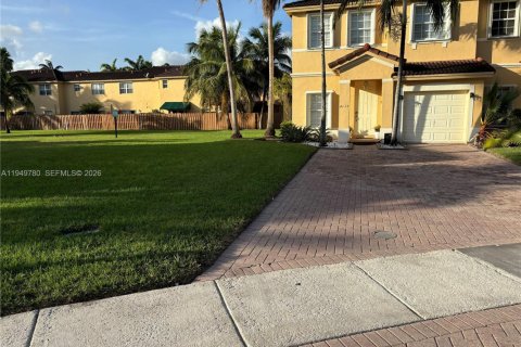 Снять в аренду таунхаус в Хомстед, Флорида 3 спальни, 127.09м2, № 2005547 - фото 2