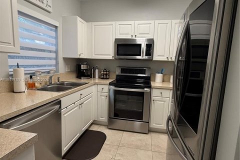 Снять в аренду таунхаус в Хомстед, Флорида 3 спальни, 127.09м2, № 2005547 - фото 10