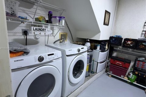 Снять в аренду таунхаус в Хомстед, Флорида 3 спальни, 127.09м2, № 2005547 - фото 22