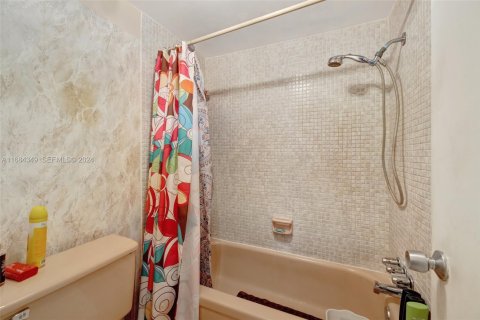 Condominio en venta en Hallandale Beach, Florida, 1 dormitorio, 94.39 m2 № 2186035 - foto 29