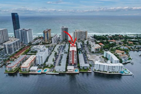 Condominio en Hallandale Beach, Florida, 1 dormitorio № 2186035