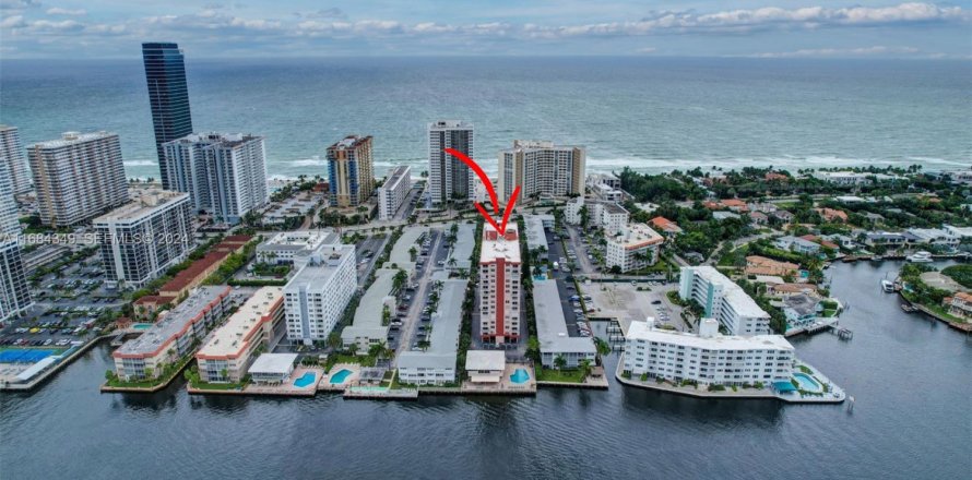 Condominio en Hallandale Beach, Florida, 1 dormitorio № 2186035