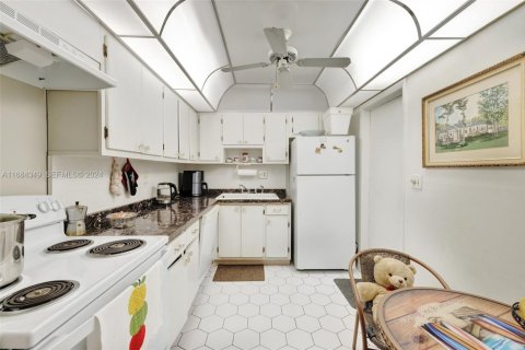 Condominio en venta en Hallandale Beach, Florida, 1 dormitorio, 94.39 m2 № 2186035 - foto 21