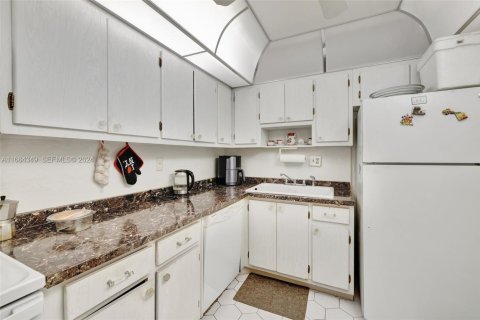 Condominio en venta en Hallandale Beach, Florida, 1 dormitorio, 94.39 m2 № 2186035 - foto 24