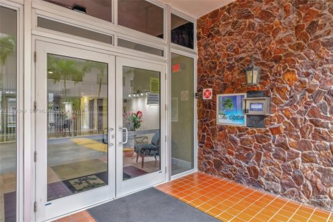 Condominio en venta en Hallandale Beach, Florida, 1 dormitorio, 94.39 m2 № 2186035 - foto 7
