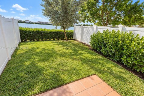 Touwnhouse à louer à Hialeah, Floride: 3 chambres, 123.75 m2 № 2414276 - photo 14