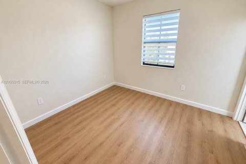 Touwnhouse à louer à Hialeah, Floride: 3 chambres, 123.75 m2 № 2414276 - photo 6