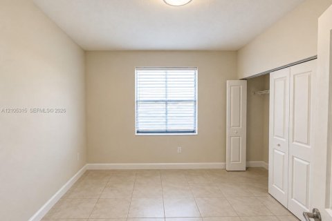 Touwnhouse à louer à Hialeah, Floride: 3 chambres, 123.75 m2 № 2414276 - photo 13
