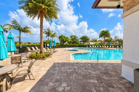 Touwnhouse à louer à Hialeah, Floride: 3 chambres, 123.75 m2 № 2414276 - photo 25
