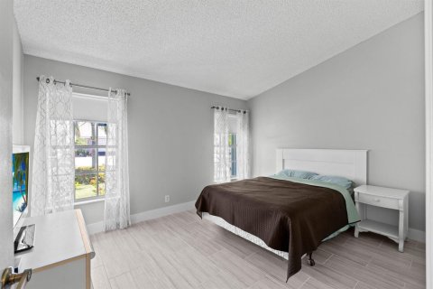Casa en venta en West Palm Beach, Florida, 2 dormitorios, 151.9 m2 № 2260888 - foto 25