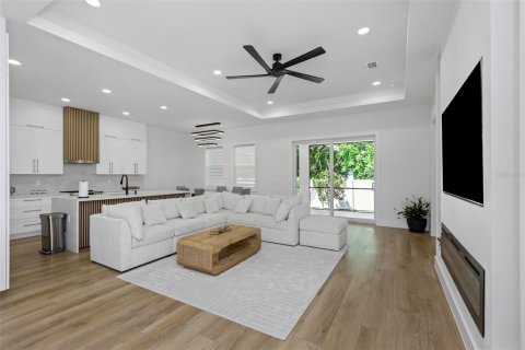House in Clearwater, Florida 4 bedrooms, 198.63 sq.m. № 1907088 - photo 7