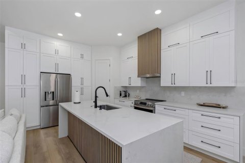 House in Clearwater, Florida 4 bedrooms, 198.63 sq.m. № 1907088 - photo 10