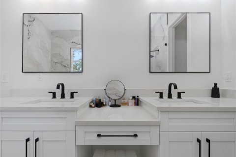 Casa en venta en Clearwater, Florida, 4 dormitorios, 198.63 m2 № 1907088 - foto 19