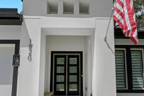 House in Clearwater, Florida 4 bedrooms, 198.63 sq.m. № 1907088 - photo 3