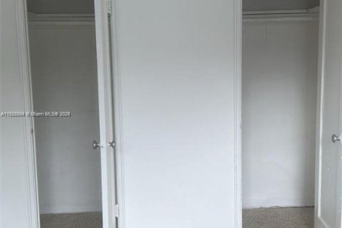 House in Miami Beach, Florida 1 bedroom, 646.6 sq.m. № 1800929 - photo 4