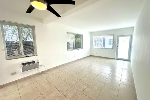 House in Miami Beach, Florida 1 bedroom, 646.6 sq.m. № 1800929 - photo 1