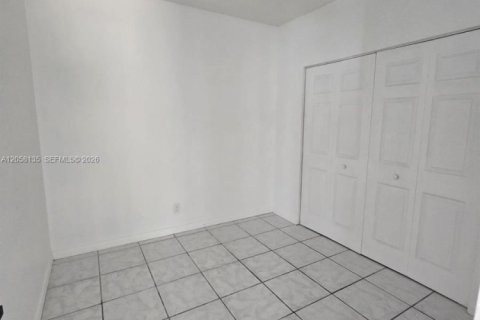 Immobilier commercial à louer à Miami, Floride: 2 chambres, 141.21 m2 № 2169219 - photo 9