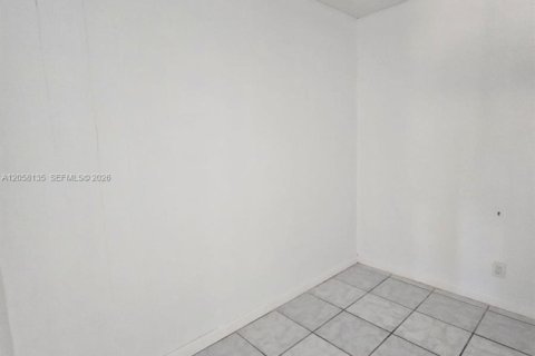 Immobilier commercial à louer à Miami, Floride: 2 chambres, 141.21 m2 № 2169219 - photo 10