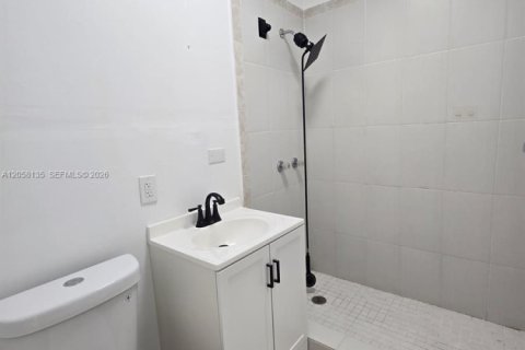 Immobilier commercial à louer à Miami, Floride: 2 chambres, 141.21 m2 № 2169219 - photo 11