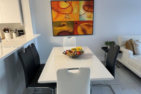 Condo in Miami Beach, Florida, 2 bedrooms  № 2063477 - photo 5