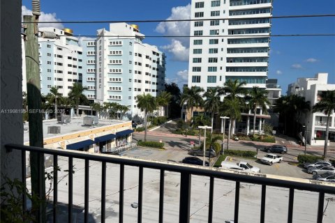 Condo in Miami Beach, Florida, 2 bedrooms  № 2063477 - photo 26