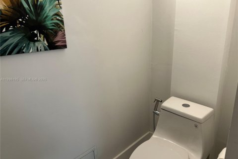 Condo in Miami Beach, Florida, 2 bedrooms  № 2063477 - photo 20