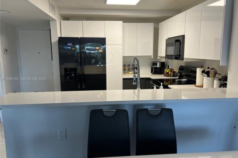 Condo in Miami Beach, Florida, 2 bedrooms  № 2063477 - photo 16