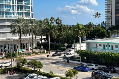 Condo in Miami Beach, Florida, 2 bedrooms  № 2063477 - photo 22