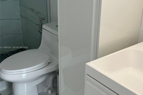 Condo in Miami Beach, Florida, 2 bedrooms  № 2063477 - photo 27