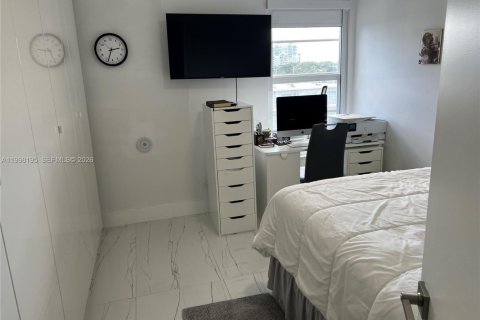 Condo in Miami Beach, Florida, 2 bedrooms  № 2063477 - photo 28