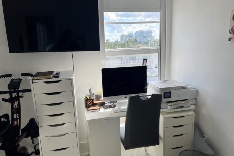 Condo in Miami Beach, Florida, 2 bedrooms  № 2063477 - photo 24