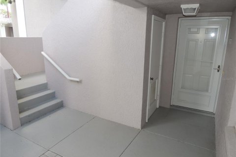 Condo in Sarasota, Florida, 2 bedrooms № 2105725 - photo 2