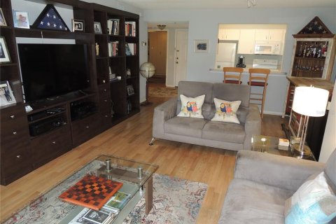 Condo in Sarasota, Florida, 2 bedrooms № 2105725 - photo 7