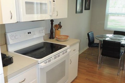 Condo in Sarasota, Florida, 2 bedrooms № 2105725 - photo 12