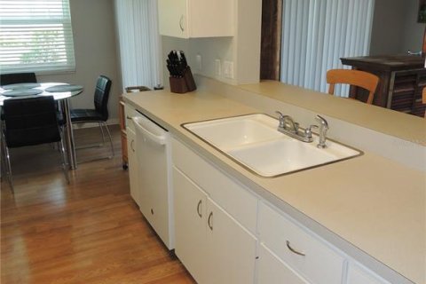 Condo in Sarasota, Florida, 2 bedrooms № 2105725 - photo 13