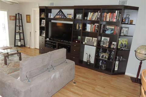 Condo in Sarasota, Florida, 2 bedrooms № 2105725 - photo 11