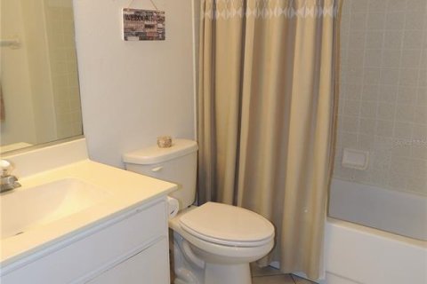 Condo in Sarasota, Florida, 2 bedrooms № 2105725 - photo 22