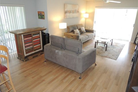 Condo in Sarasota, Florida, 2 bedrooms № 2105725 - photo 10
